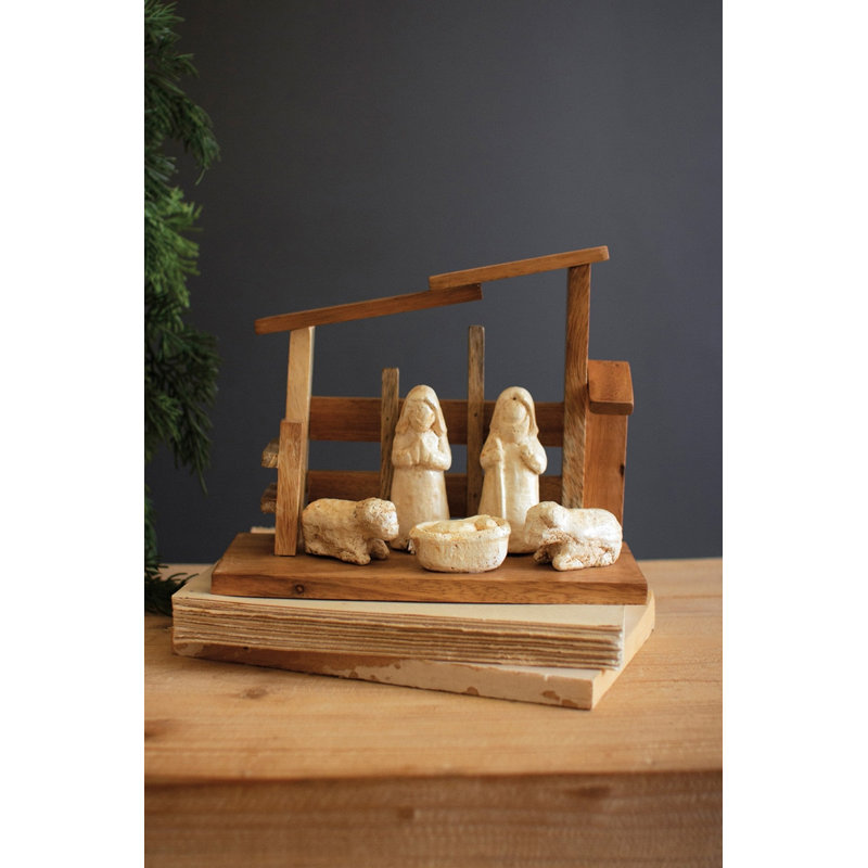 Personnages en bois avec papier mâché