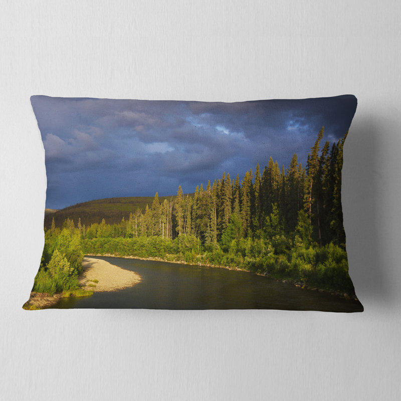 Lake on Alaska Under Clouds - Coussin décoratif à imprimé paysage