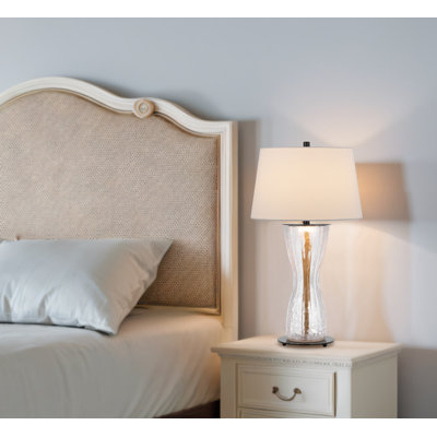Lampe de table Andria en verre craquelé - 77,5 cm de hauteur, forme sablier resserrée, abat-jour en tissu blanc rigide, ampoule 100 W à 3 intensités E26, veilleuse DEL 2 W