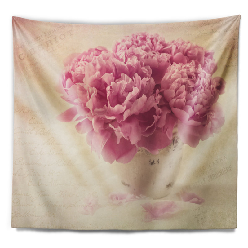 Bouquet de pivoines sur une tapisserie, H 32 po x l 39 po