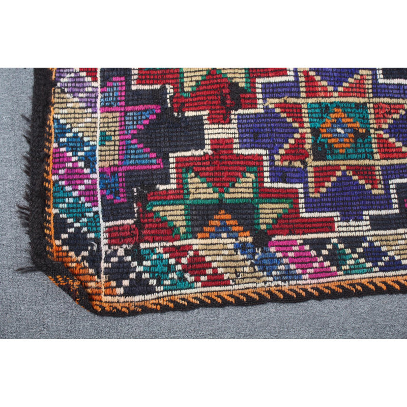 Grand tapis kilim turc rétro avec broderie colorée sur fond noir pour la salle à manger