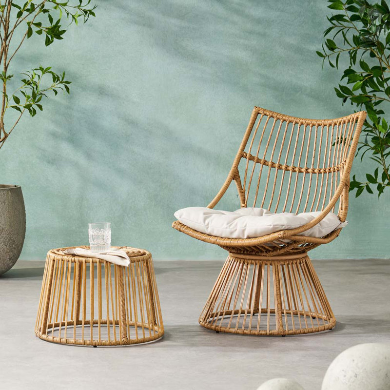 Chaise longue d'extérieur en rotin avec repose-pieds