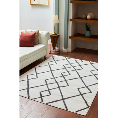 Megna Geometric Indoor / Outdoor Rug
