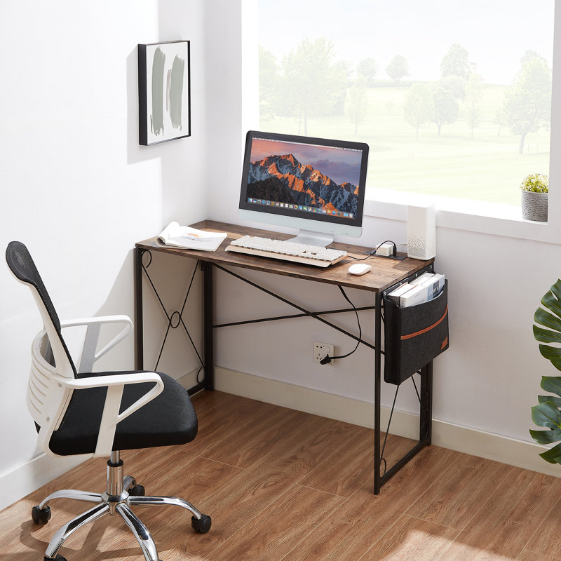 Petit bureau pliant avec ordinateur portable