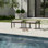Repose-pieds d'extérieur en aluminium avec coussin, structure thermolaquée et pieds antidérapants, convertible en petite table