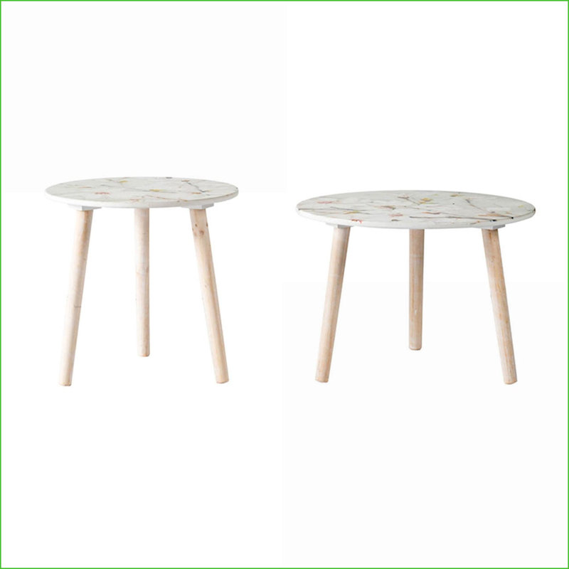 Table basse blanche ronde avec pieds à volutes, plateau spacieux pour le salon