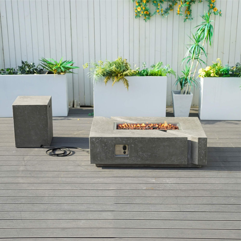 Un ensemble de table de foyer rectangulaire en ciment avec couvercle de bouteille de gaz, Gris