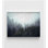 «Misty Blue» par Kimberly Allen, décor de chalet de forêt brumeuse, art mural de paysage auberge brumeux, décoration murale rustique de ligne d'arbre, affiche de paysage
