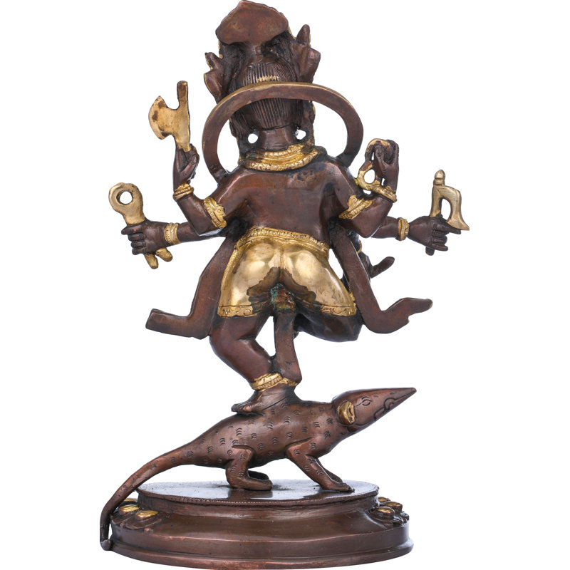 Six Ganesha armés dansant sur son véhicule