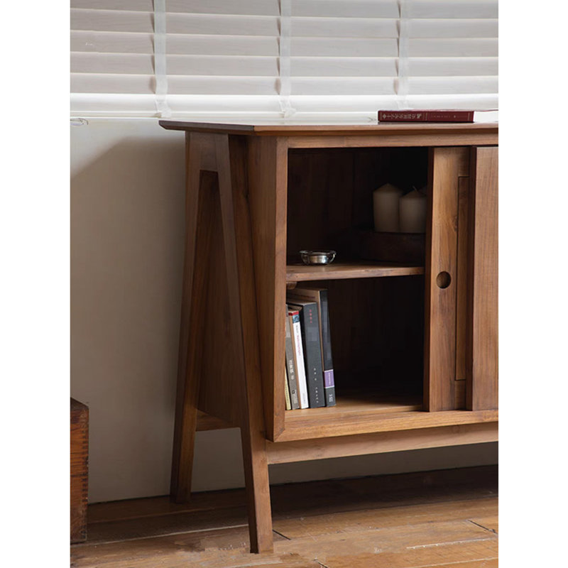 Armoire d'appoint simple et généreuse en bois massif