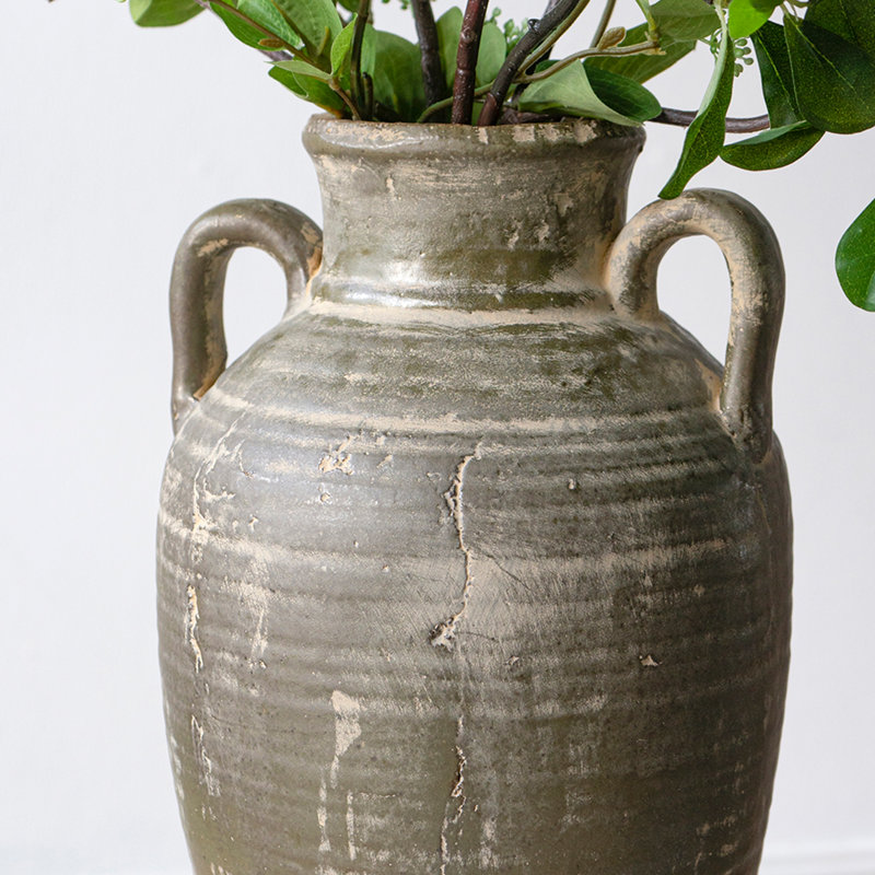 Vase en terre cuite 8,7 x 8,7 x 15,7 po avec fini vert vieilli