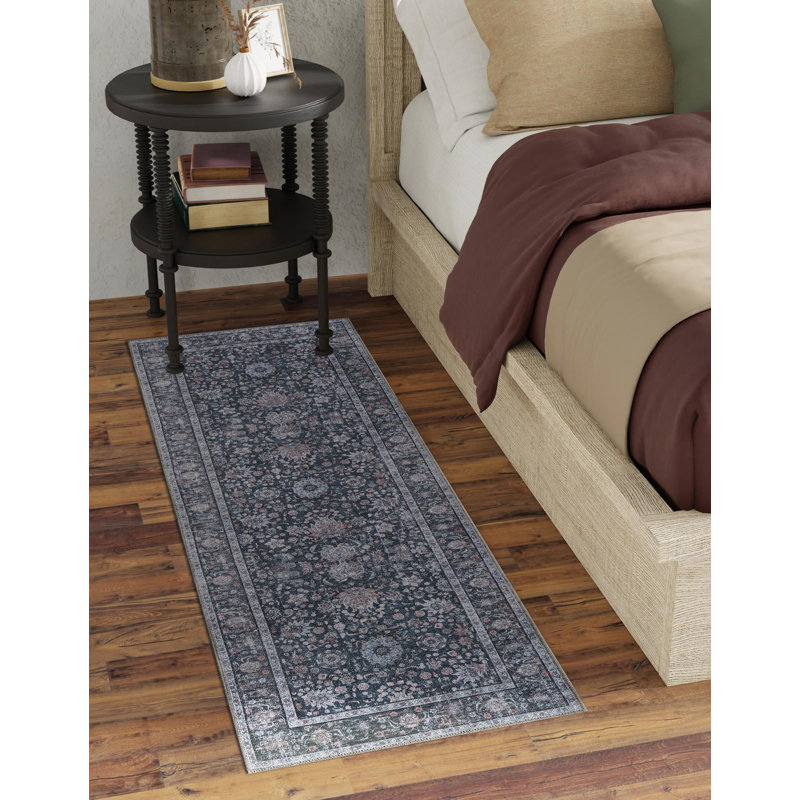 Tapis Samarth Thorine, Tapis de couloir 2 pi 7 po x 10 pi, Noir