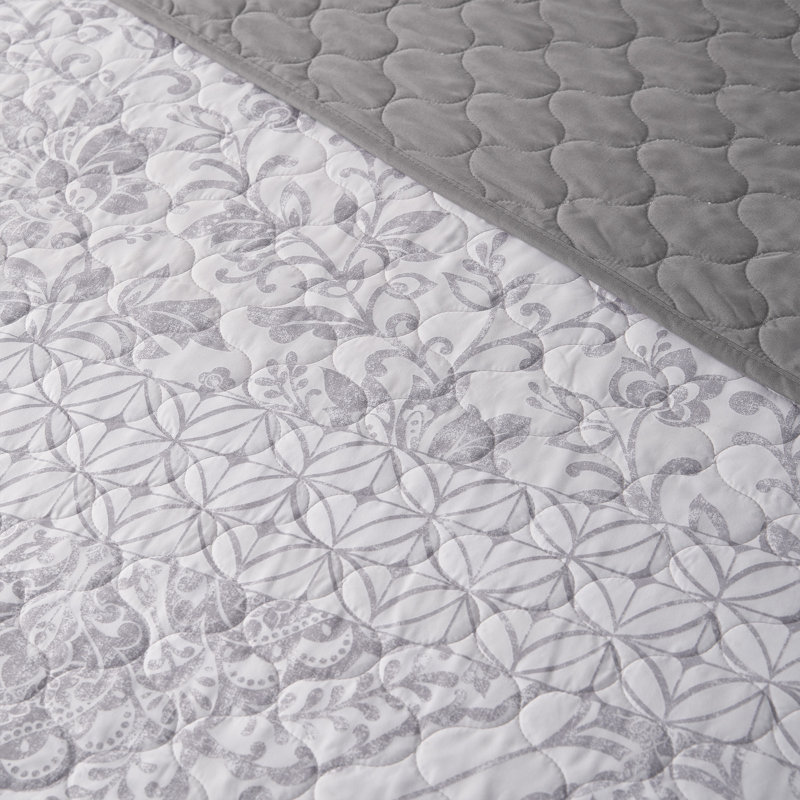 New Haven Blush 3 Piece Quilt Set, Queen Quilt + 2 Standard Shams, Gray