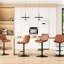 Tabourets de bar réglables et pivotants bruns de 2, hauteur de chaises en cuir PU avec support pour îlot de cuisine, design rustique moderne et stable