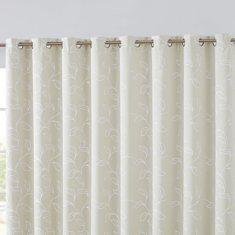 Panneaux de rideau brodé à motif floral occultant et isolant avec œillets Gilyard, l 52 po x L 72 po, Ivoire