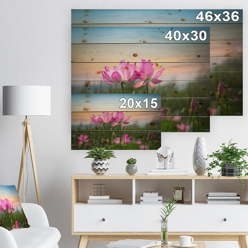 «Blooming Lotus Flowers at Sunset», photographie, L 20 po x H 15 po, Bois