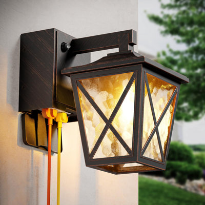Dusk to Dawn Outdoor Light with Outlet Built-in
