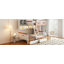 Lit superposé simple au-dessus d'un lit double en bois avec garde-robe, tiroirs, tablettes et éclairage à DEL