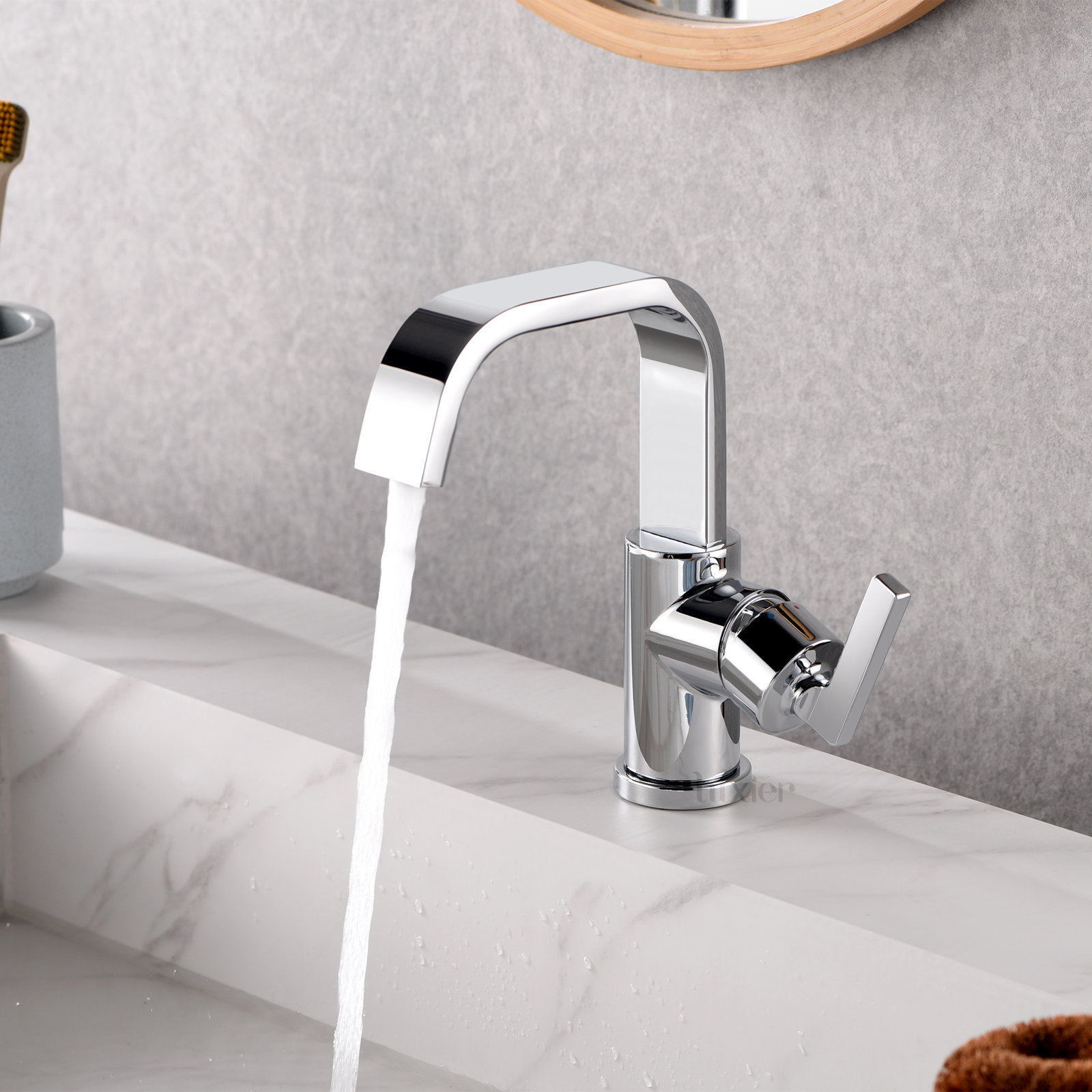 Single-Hole Bathroom Faucet with Drain, Chrome
