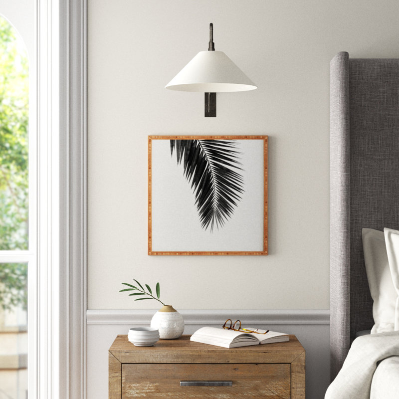 «Palm Leaf Black and White I» - reproduction, H 20 po x l 20 po x P 2 po, Armature en bambou, Pas de tapis