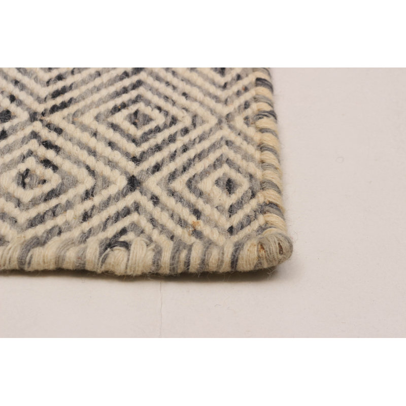 Nevada Ivory Kilim 5'6" x 7'7"