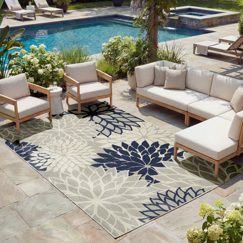 Tapis intérieur ivoire et bleu marine 7 pi x 10 pi