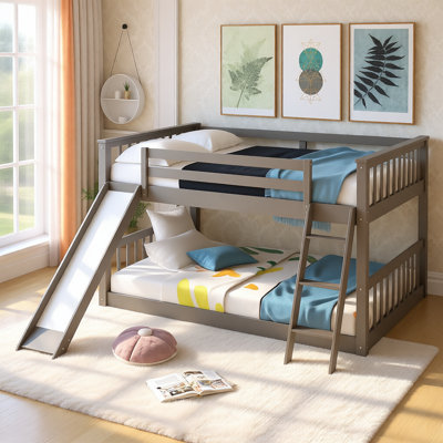 Lit superposé double au-dessus d'un lit double avec glissière convertible et échelle, structure en bois massif avec garde-corps pour enfants et adolescents