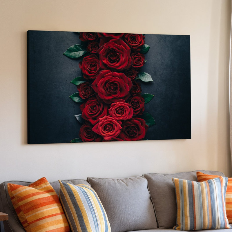 Toile, fond sombre Moody mettant en vedette de riches textures noires évoquant un art mural sens de la profondeur et de l'élégance des roses rouges luxuriantes