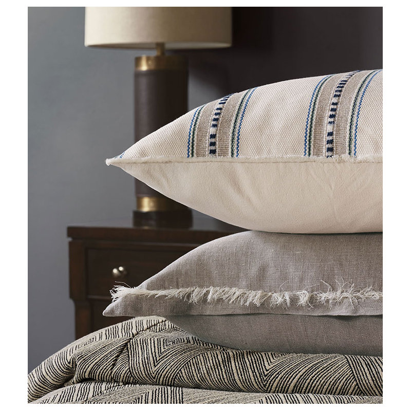 Housse et insert de coussin carré en mélange de coton rayé Fenton, 22 po x 22 po