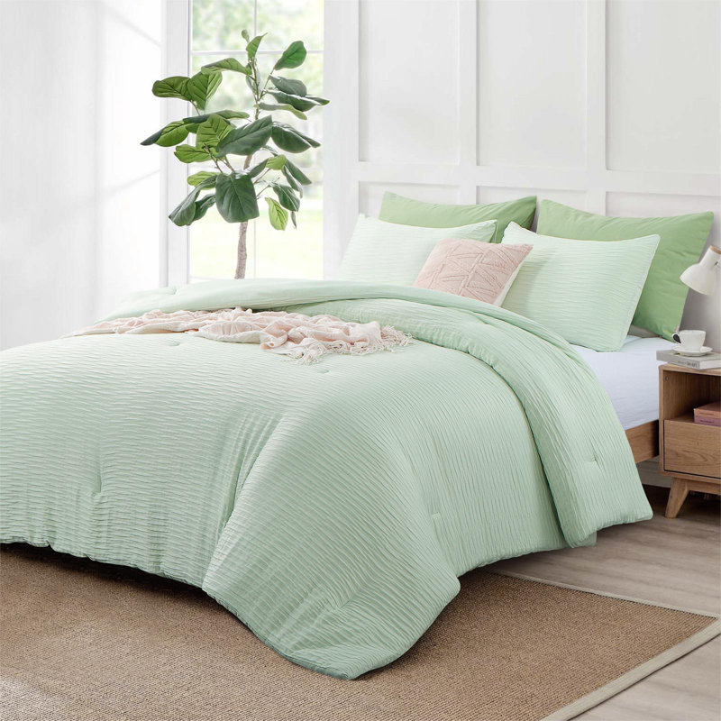 Twin Green Microfiber Seersucker Comforter Set