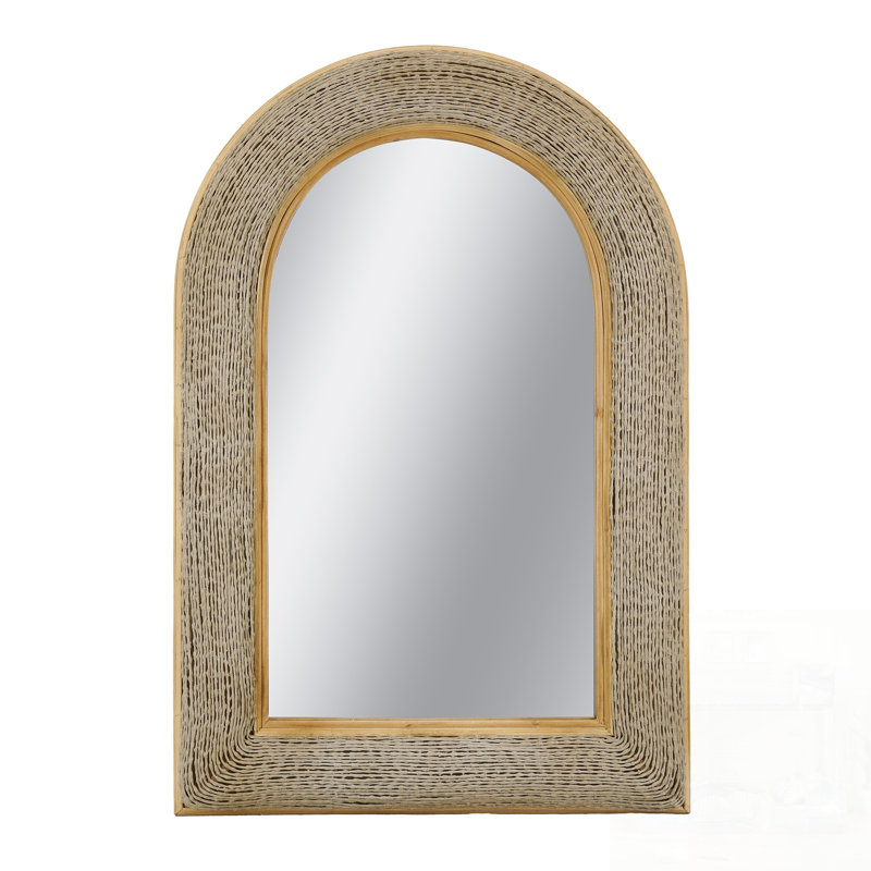 Le miroir tissé texturé ajoute de la profondeur et du charme côtier à n'importe quelle pièce