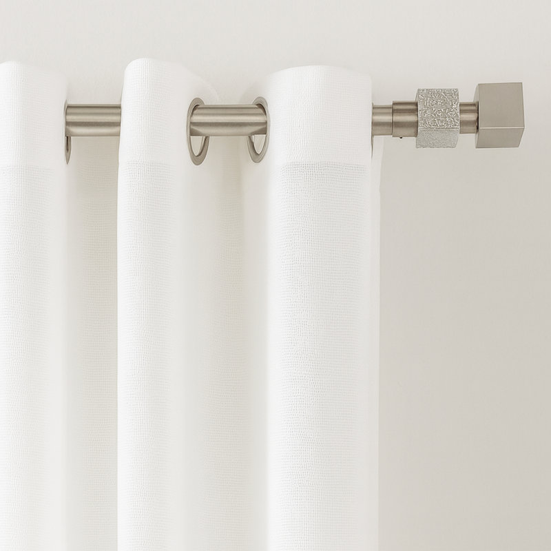 Tringle à rideaux simple réglable avec embouts carrés texturés - Argent (50 à 82 pouces), Argent