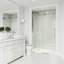 Porte de douche coulissante sans cadre avec verre transparent 3/8 po l 44 à 48 po x H 76 po Cass-55865531