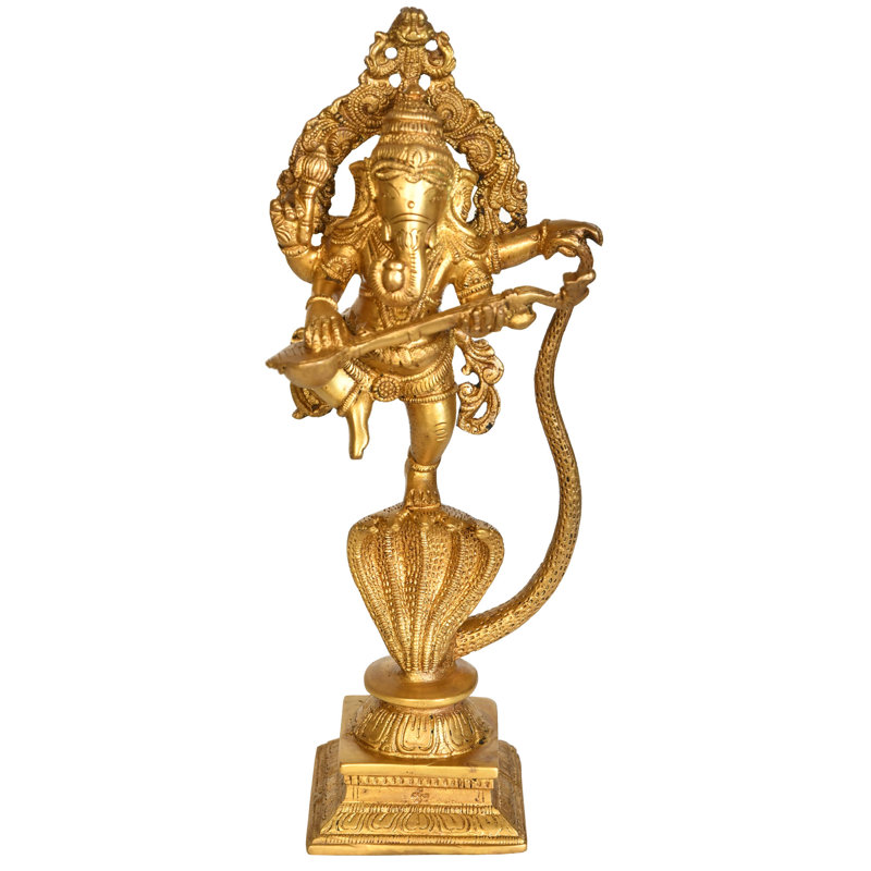 Ganesha dansant et jouant Veena sur un serpent