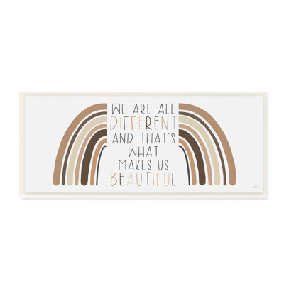 «Différent est beau, citation de motif, ton neutre, arc-en-ciel» par Lux + Me Designs - Art textuel