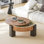 Table basse ronde de 33 po avec rangement caché, table de chevet moderne en placage de bois Wabi-Sabi, table d'appoint centrale robuste à 3 pieds pour le salon, petit espace
