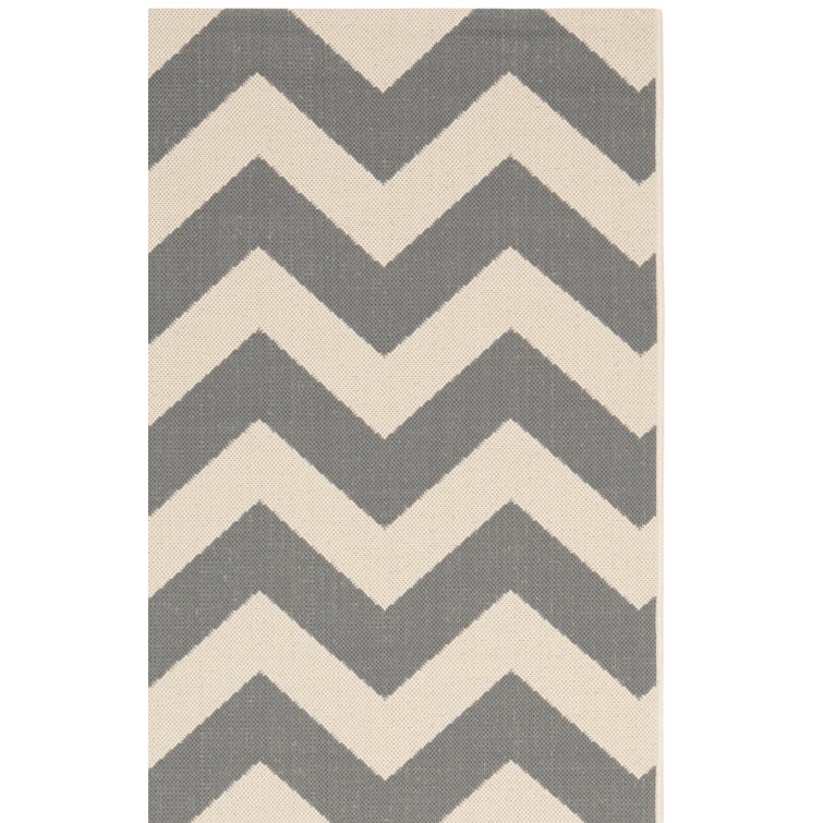 Vondrus Performance Chevron Indoor/Outdoor Area Rug