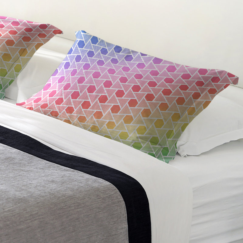 Taie décorative hexagones et triangles Katelyn Elizabeth, Standard, Arc-en-ciel, Polyester