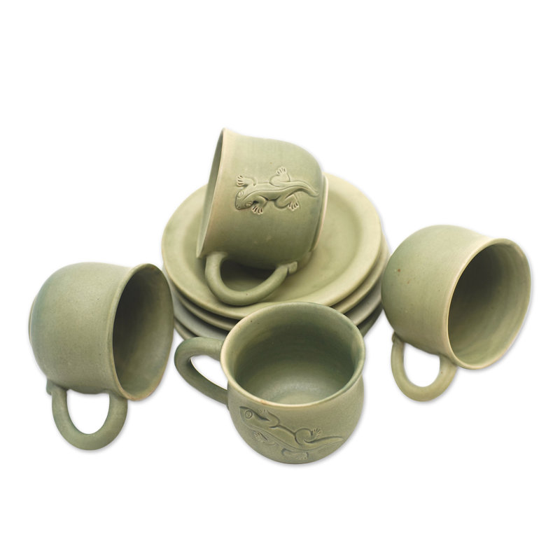 Tasse en céramique et soucoupe