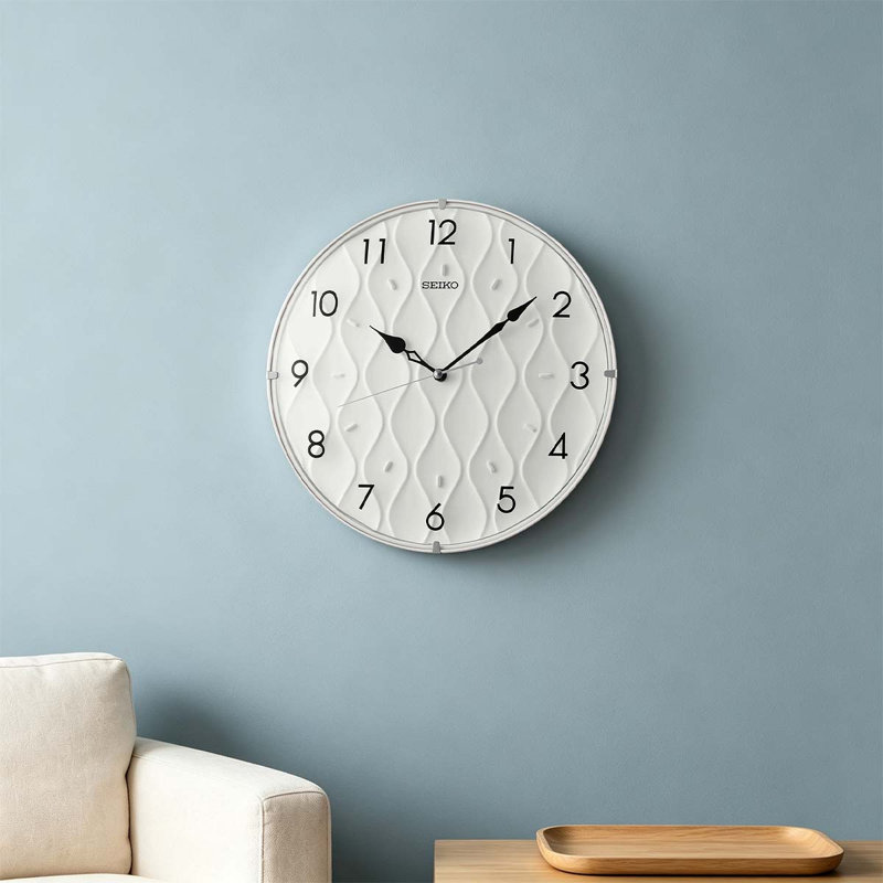 Horloges murales blanches et blanches
