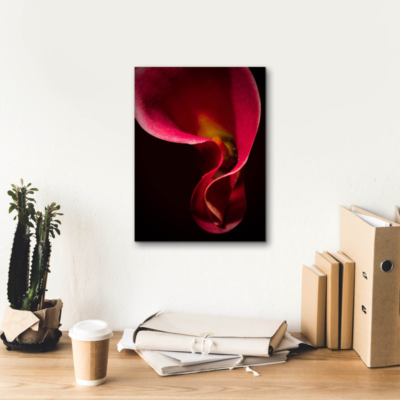 Fleur rouge par Mark Ashkenazi, H 16 po x l 12 po x P 0,75 po