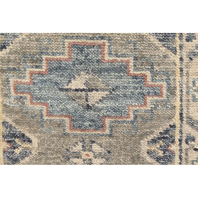 Tapis de couloir gris 2 pi 6 po x 10 pi 1 po One-of-a-Kind