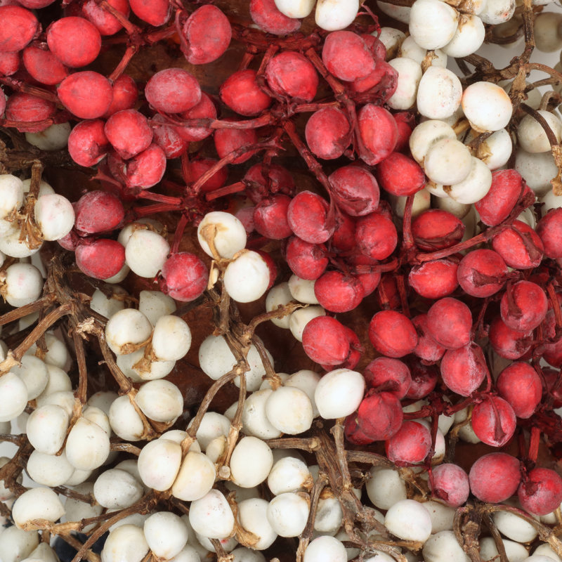 Couronne de baies rouges, blanches et bleues 19 po The Holiday Aisle®