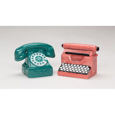 Téléphone rétro et machine à écrire sel et poivre