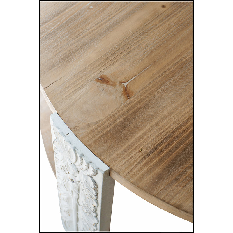 Table basse ronde en bois avec pattes sculptées et tablette de rangement inférieure, idéale pour un décor moderne ou traditionnel.