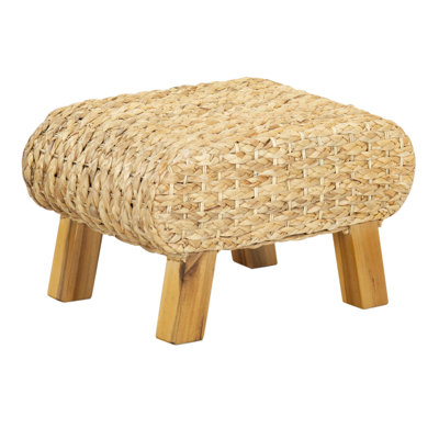 Champignons de baie, jacinthe d'eau, tabouret