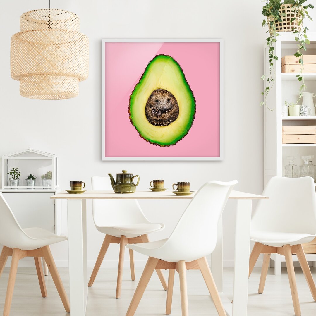 Gerahmtes Poster Avocado mit Igel von Jonas Loose