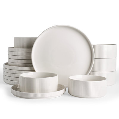 18 Pieces Porcelain Dinnerware Set, White