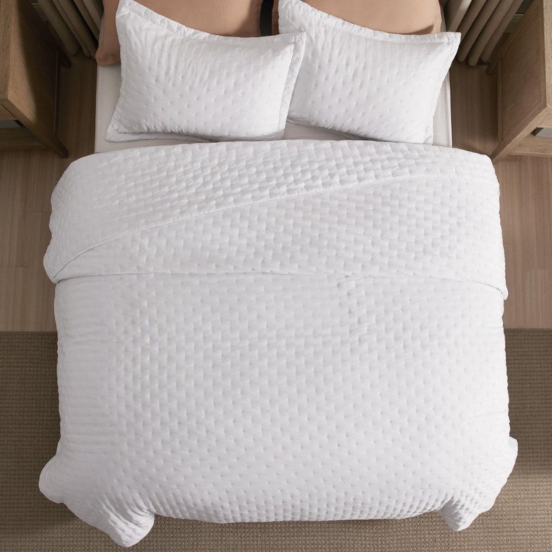 Bedsure Quilt Set for Dorm Decor, Lightweight All-Season Comforter, Bedspread Coverlet with Clover Pattern, White Clover