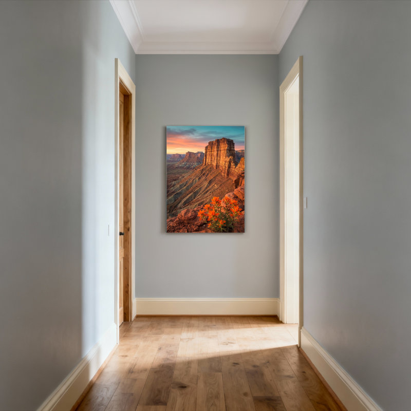 Ensemble de 1 tableau sur toile tendue représentant un coucher de soleil dans un canyon désertique avec des fleurs oranges